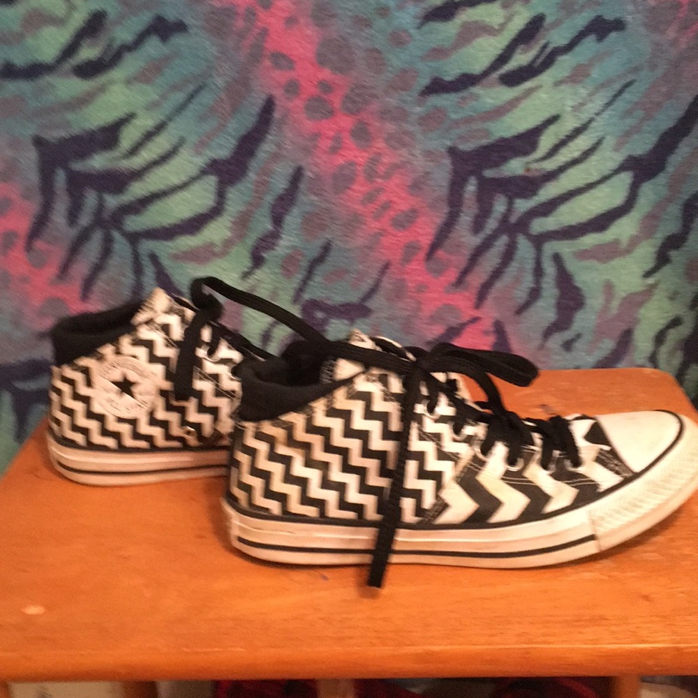 Black and white converse